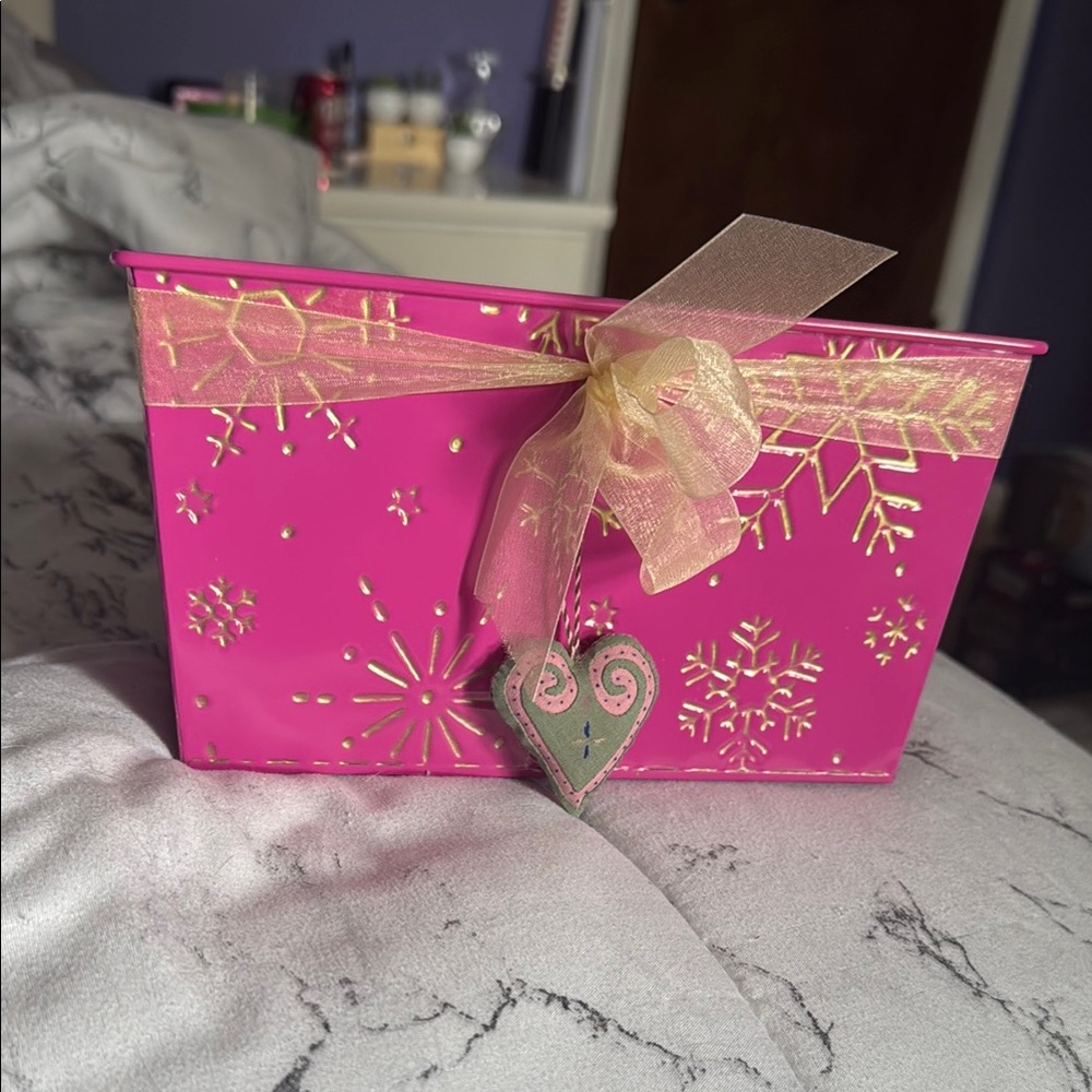 Pink and Gold Snowflake Gift Box